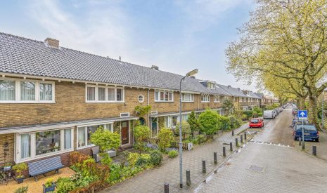 Te koop: Foto Woonhuis aan de Burgemeester Ter Laanstraat 9 in Zaandam