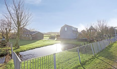 Te koop: Foto Woonhuis aan de Nauernasche Vaartdijk 7 in Westzaan